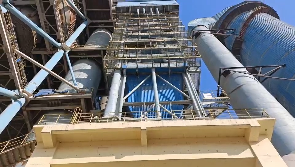 賓西水泥廠，應(yīng)用我公司高強無收縮灌漿料，進行設(shè)備基礎(chǔ)灌漿